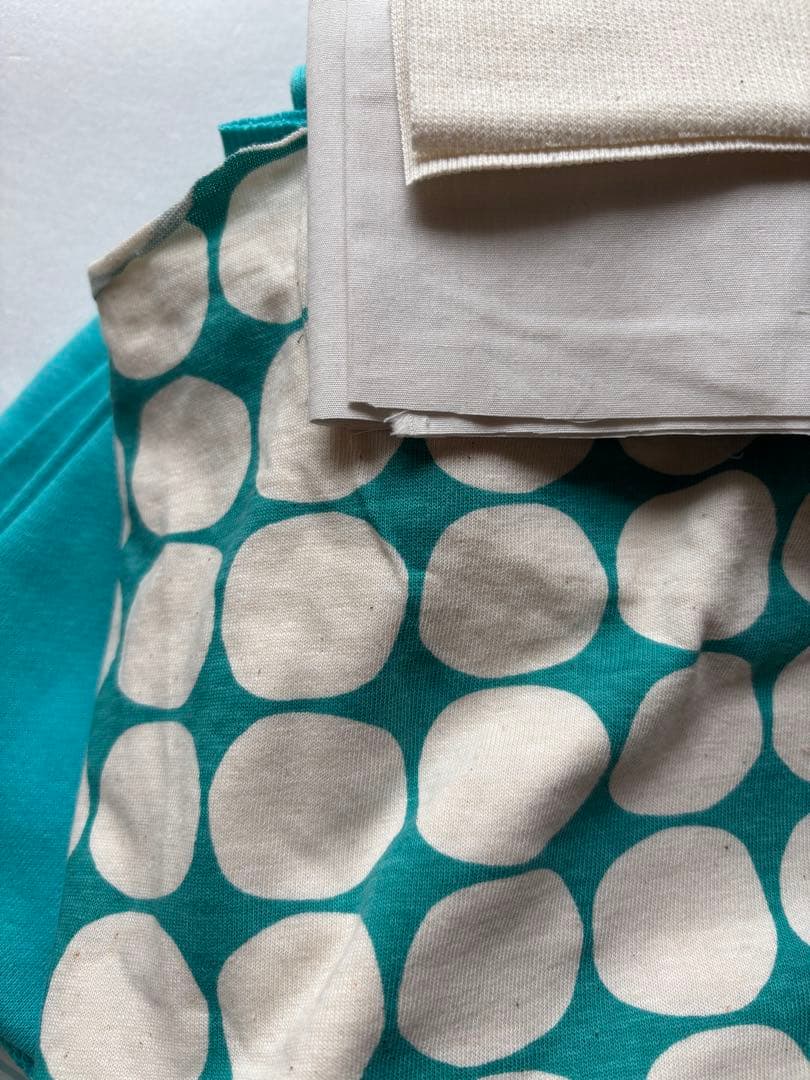 薄手のニット生地