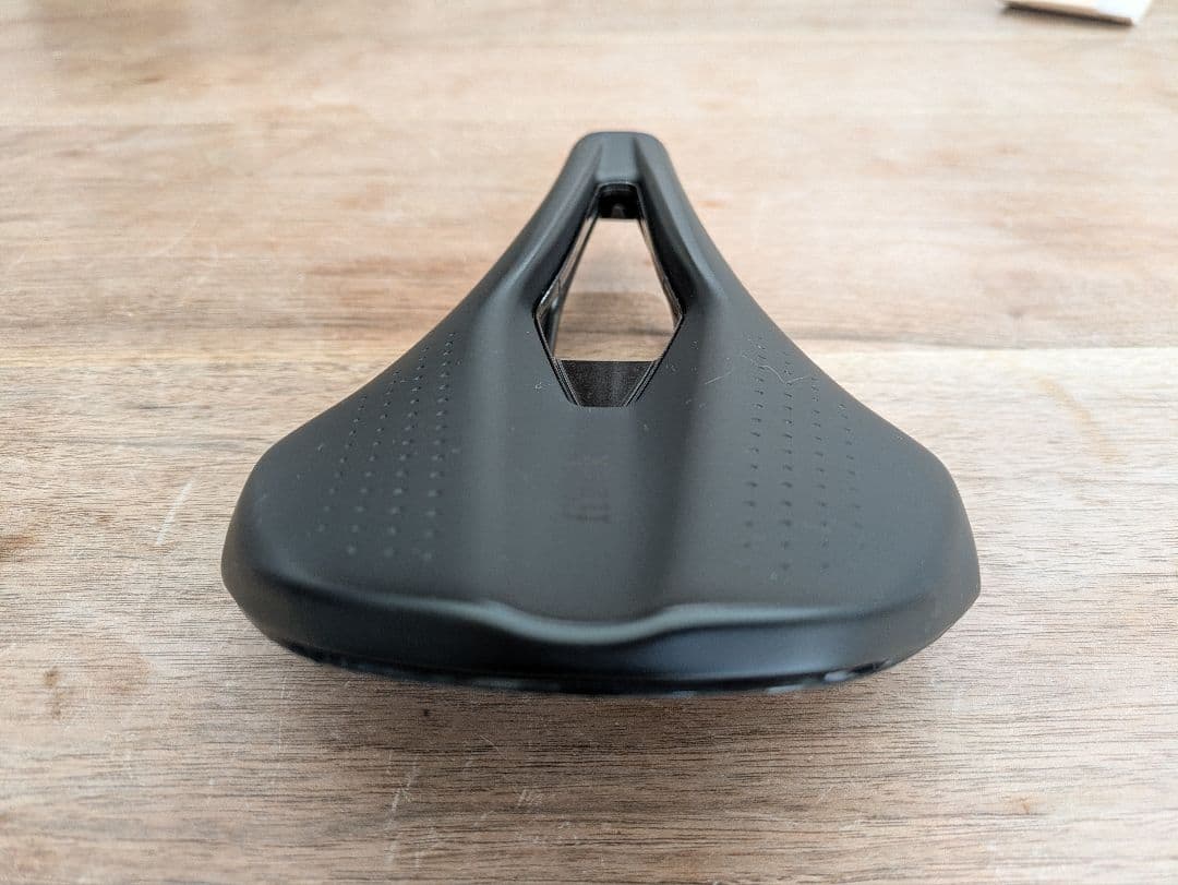 fi’zi:k フィジーク Tempo Argo R3サドル 150mm