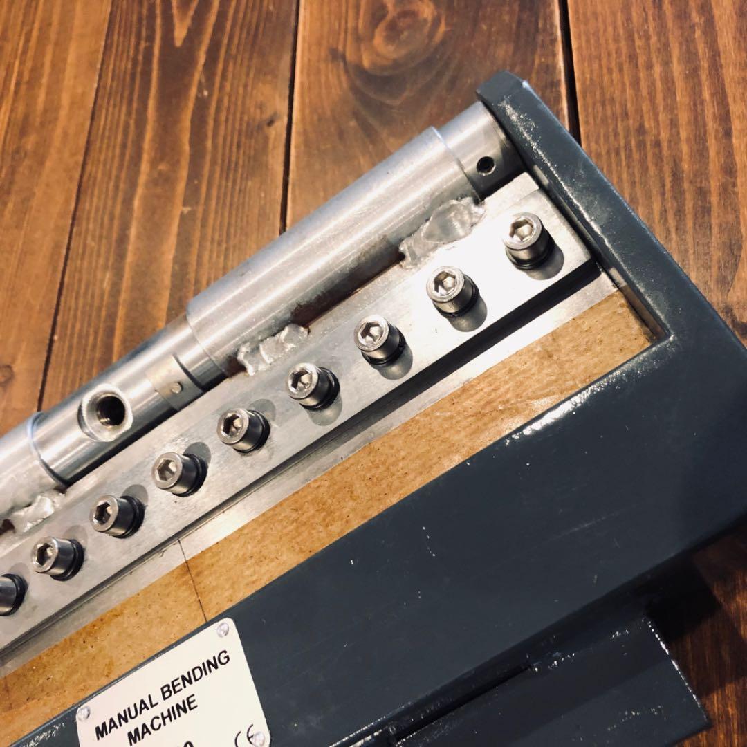 板金折り曲げ機