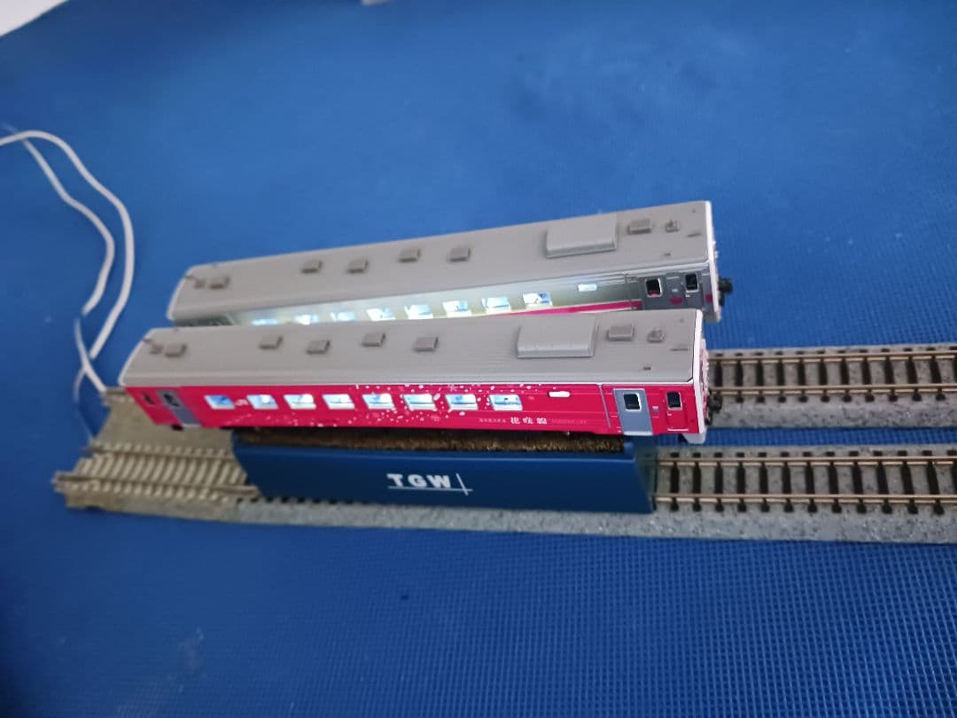 GM 50712 30408 地球探索鉄道花咲線ラッピングトレイン ピンク帯2両