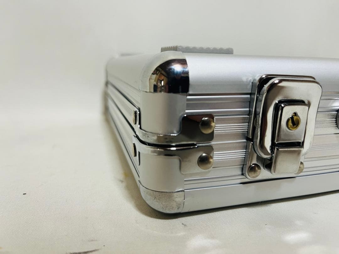 世界のヨコサワ　ポーカーセット　ハードケース付き