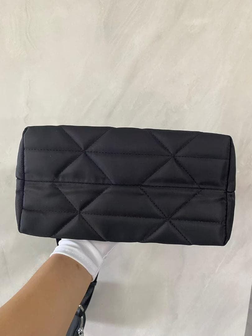 PRADA ブラック キルティング ハンドバッグ