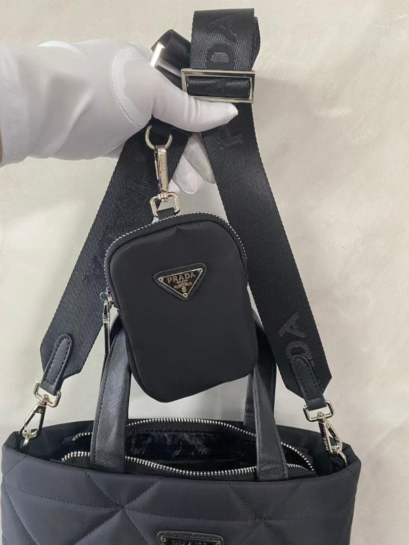 PRADA ブラック キルティング ハンドバッグ