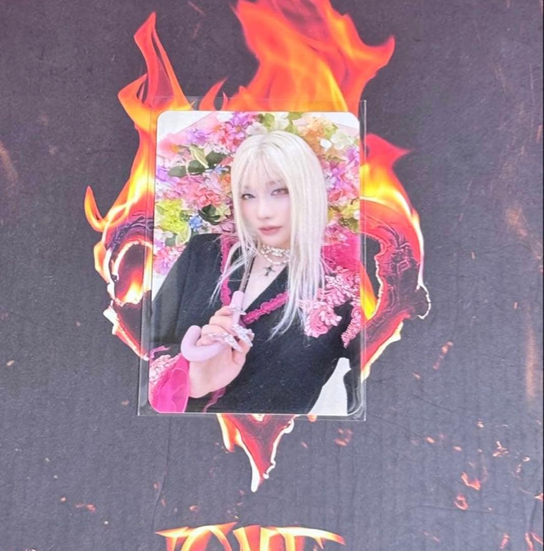 出回りなし XLOV STARLIKEMUSIC ルイ トレカ 꽃속에ver.