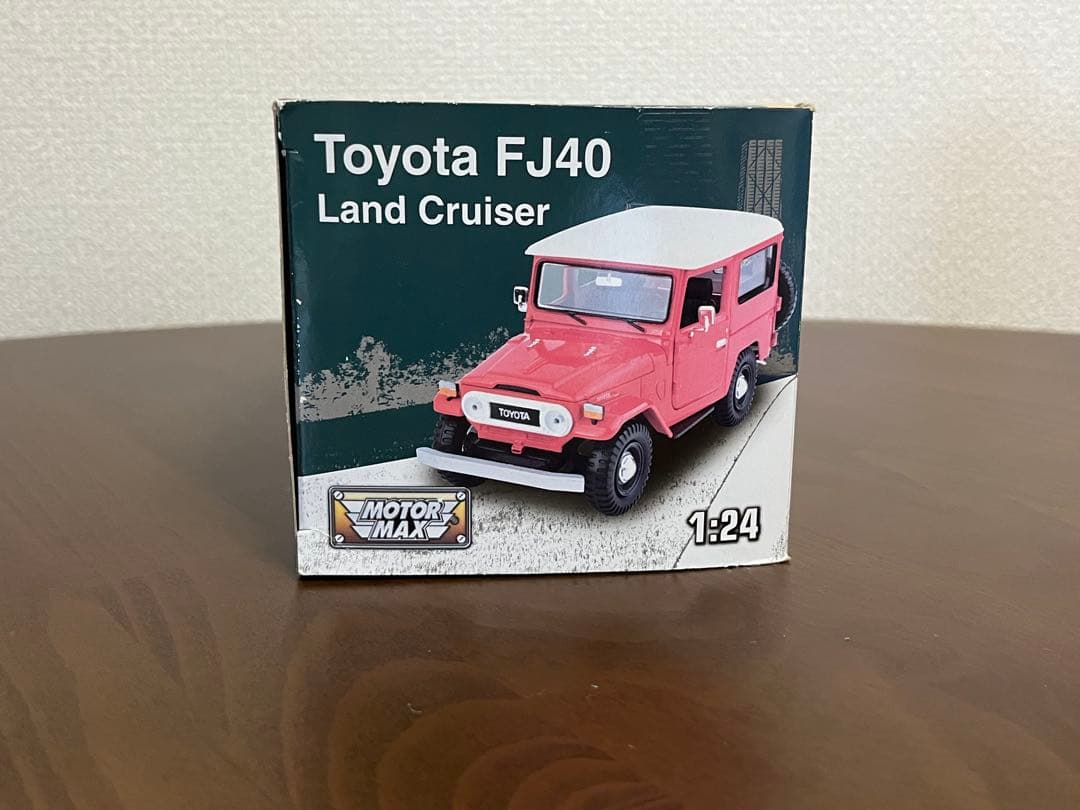 ミニカー Toyota FJ40 Land Cruiser 1:24