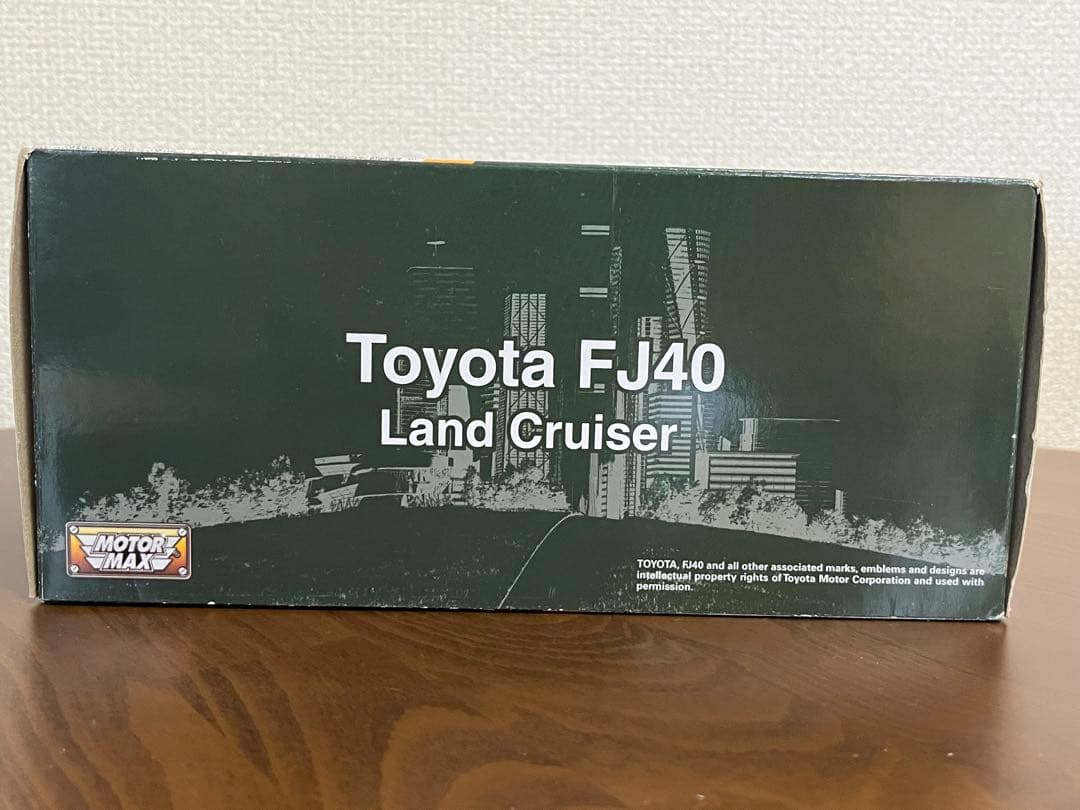ミニカー Toyota FJ40 Land Cruiser 1:24