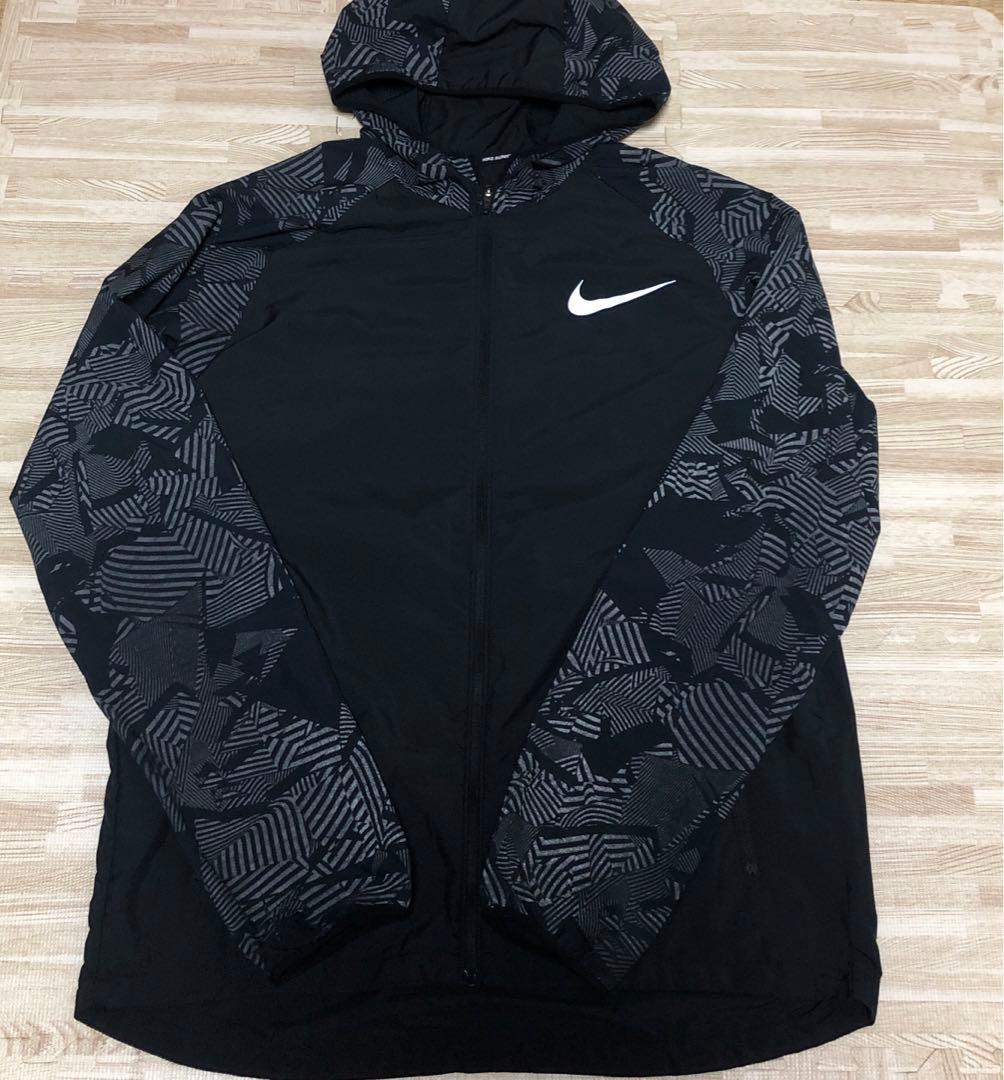 ナイキ エッセンシャル フラッシュ フーディ リフレクティブジャケット