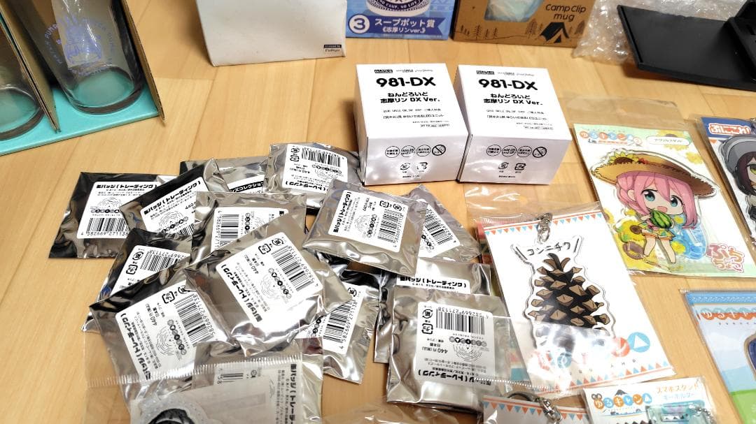 【ゆるキャン△】マグ／ポット　アクスタ　自動車ミラー　キーホルダー　缶バッジ等