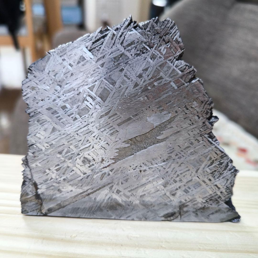 極上 大型 約2kg アルタイ隕石 鉄隕石　パワーストーン　宝石 天然石　隕石