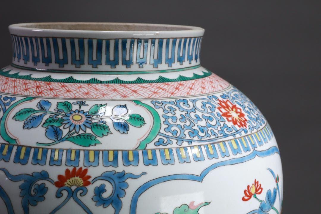 有田焼　柿右衛門様式　色絵七宝花唐草三方花卉図　大壷　BE931