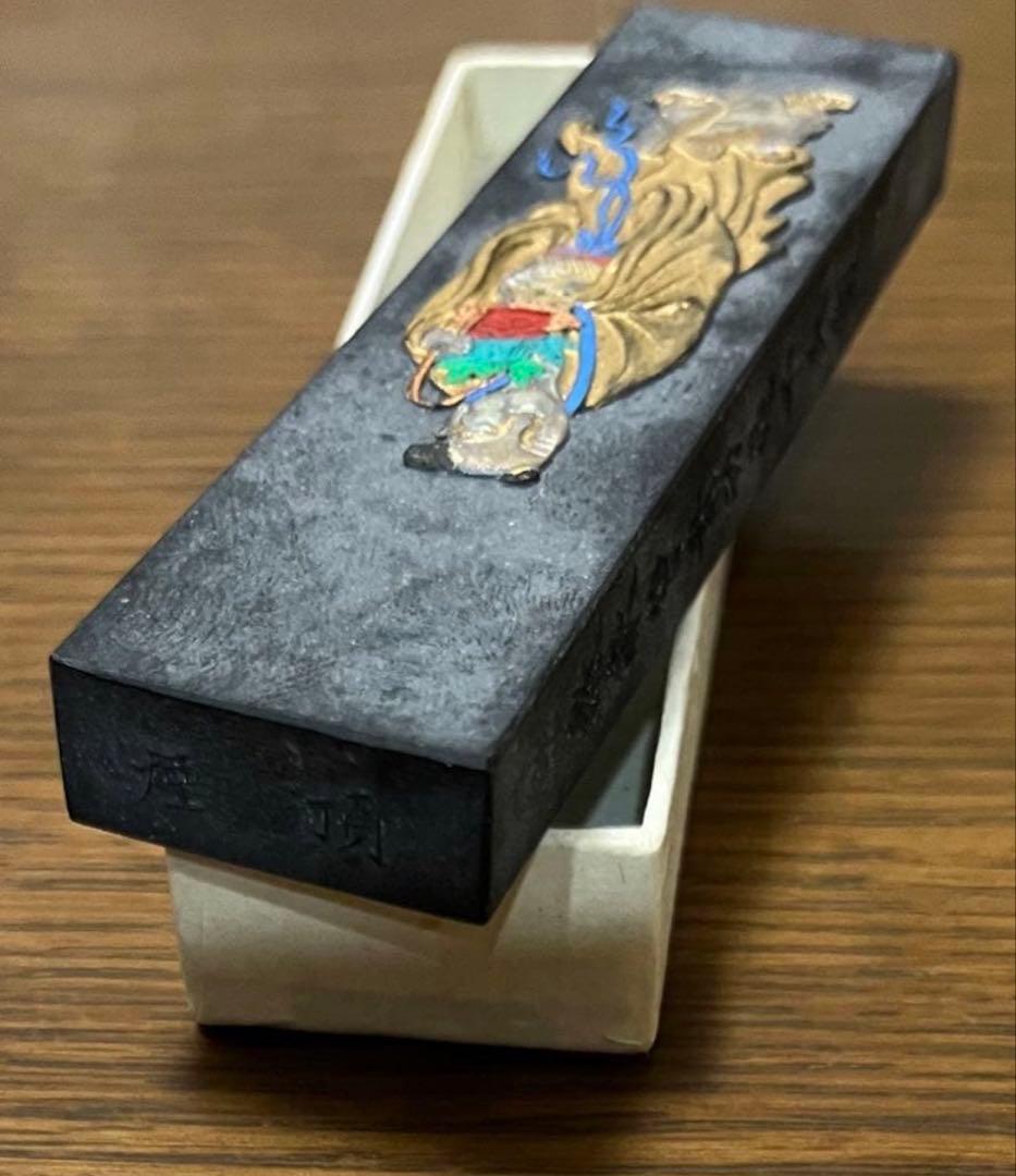 中国書画墨 閒苑攬枝 上海墨廠 銘墨 人物図 金彩 固形墨 装飾ケース付き