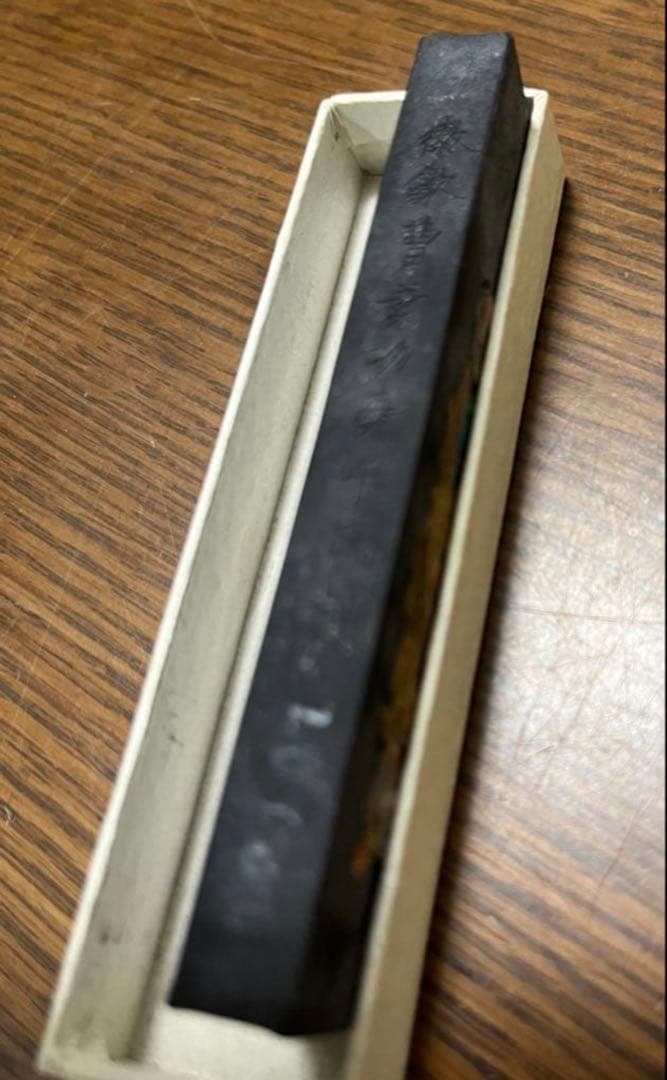 中国書画墨 閒苑攬枝 上海墨廠 銘墨 人物図 金彩 固形墨 装飾ケース付き