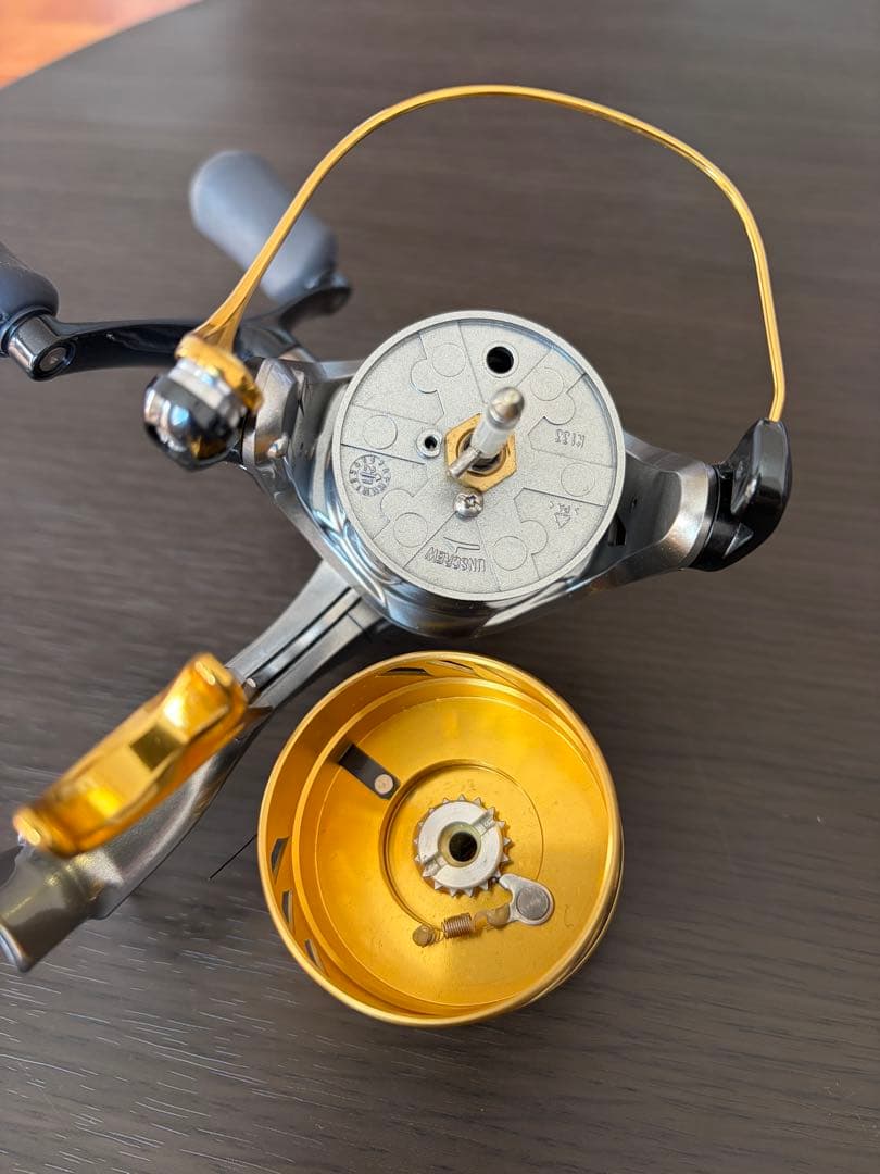 t.iskBB-X DESPINA 2500DXG スピニングリールヤエン