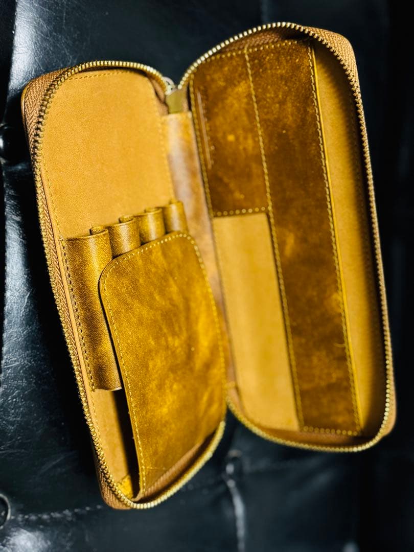 バハギア　ラウンドファスナーペンケース 美品