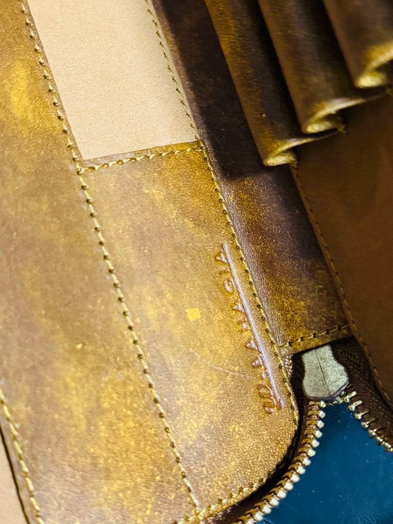 バハギア　ラウンドファスナーペンケース 美品