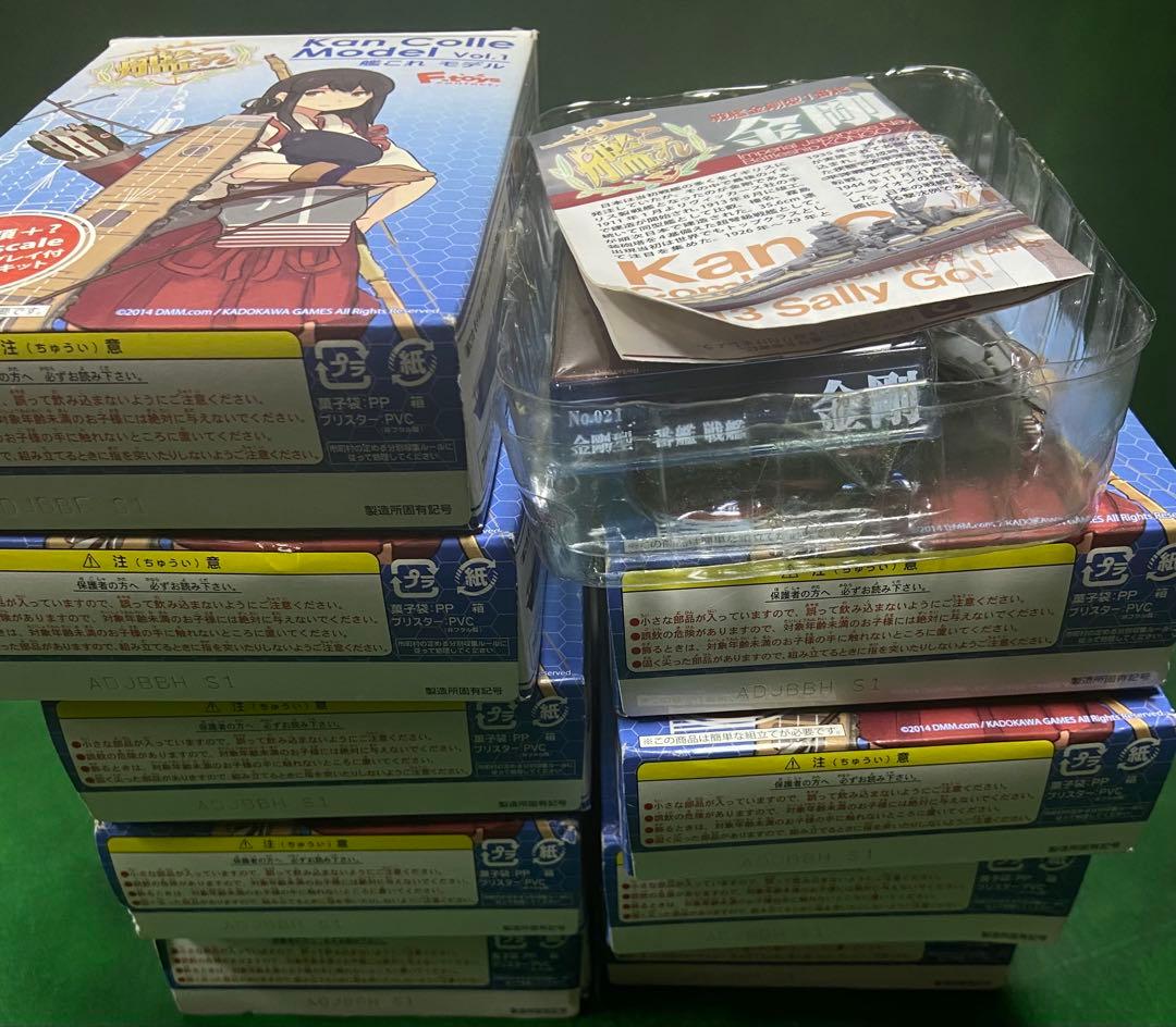 艦船モデルの1/2000スケール、全8種類+1の艦船が含まれ、クリアスタンド付き