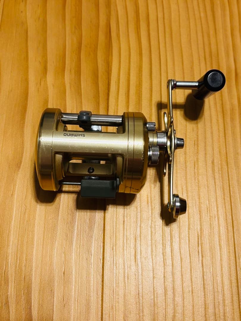 (中古品)シマノ　カルカッタ(CALCUTTA)小船1000 リール