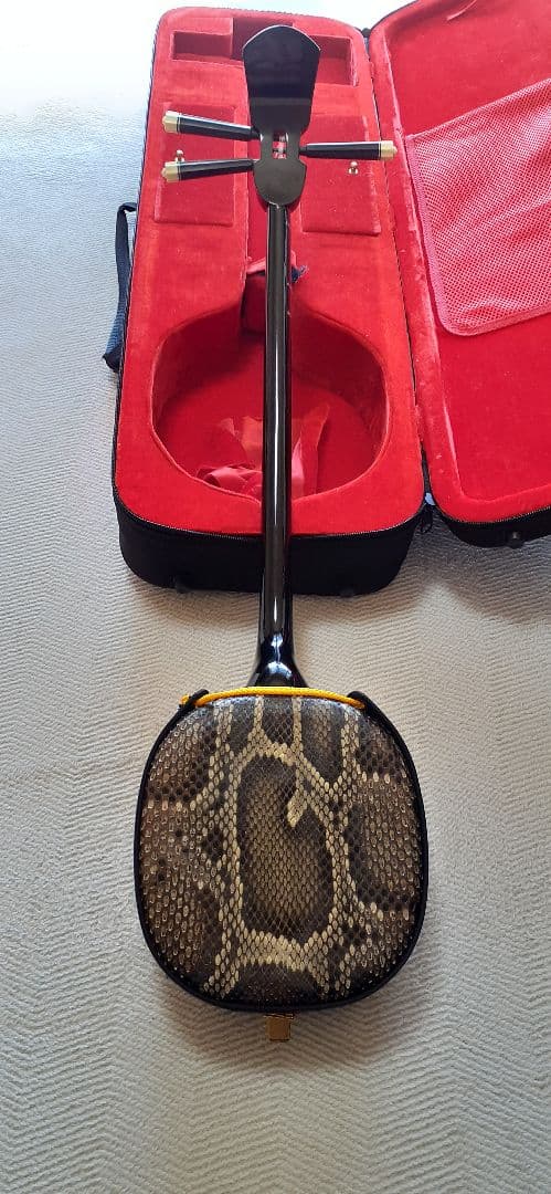 高級品沖縄三線豪華セット②☆ケース付属品多数☆両面本ヘビ革本蛇革リアルスネーク