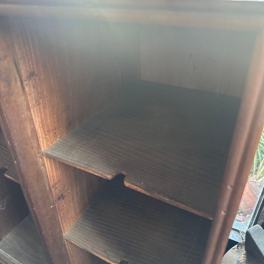 お値下げ❣️木製棚タンス、本棚　STOP SMOGステッカー