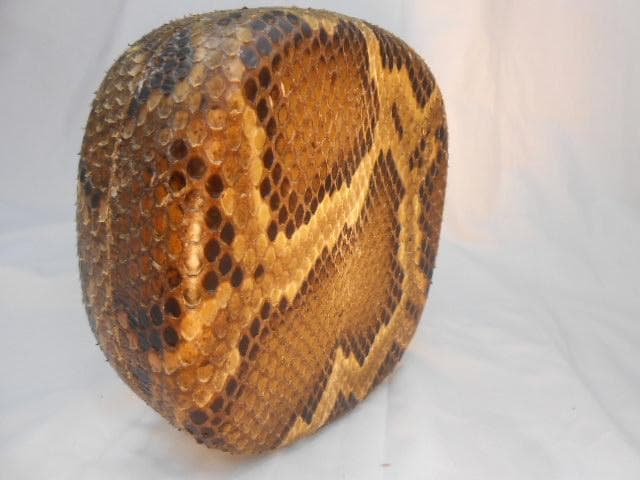 新品未使用H1現品販売(送料無料)16.980円　沖縄三線専用　蛇皮強化チーガ