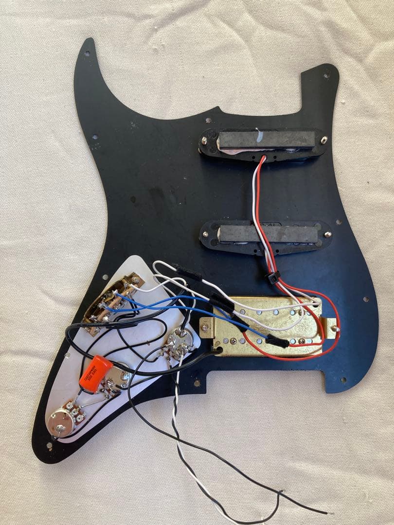 ストラトキャスタータイプ　コンポーネントギター