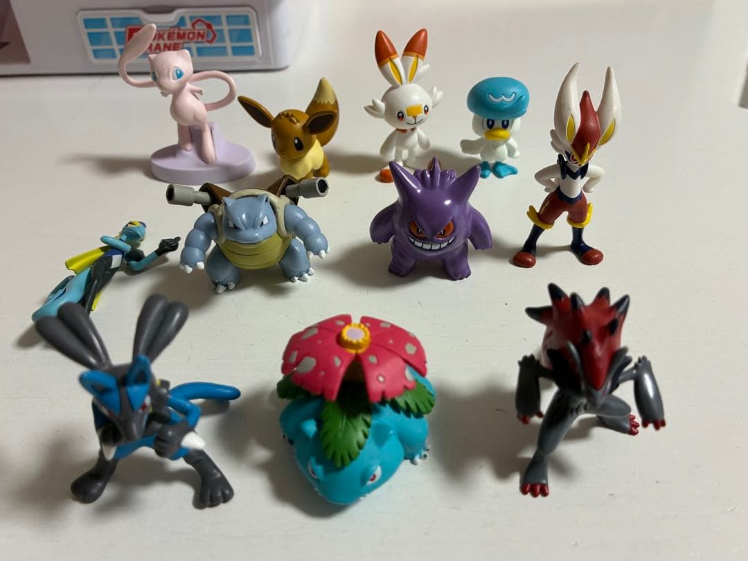 ポケモン クレーンゲーム おもちゃ モンコレフィギュア付き　電池付き