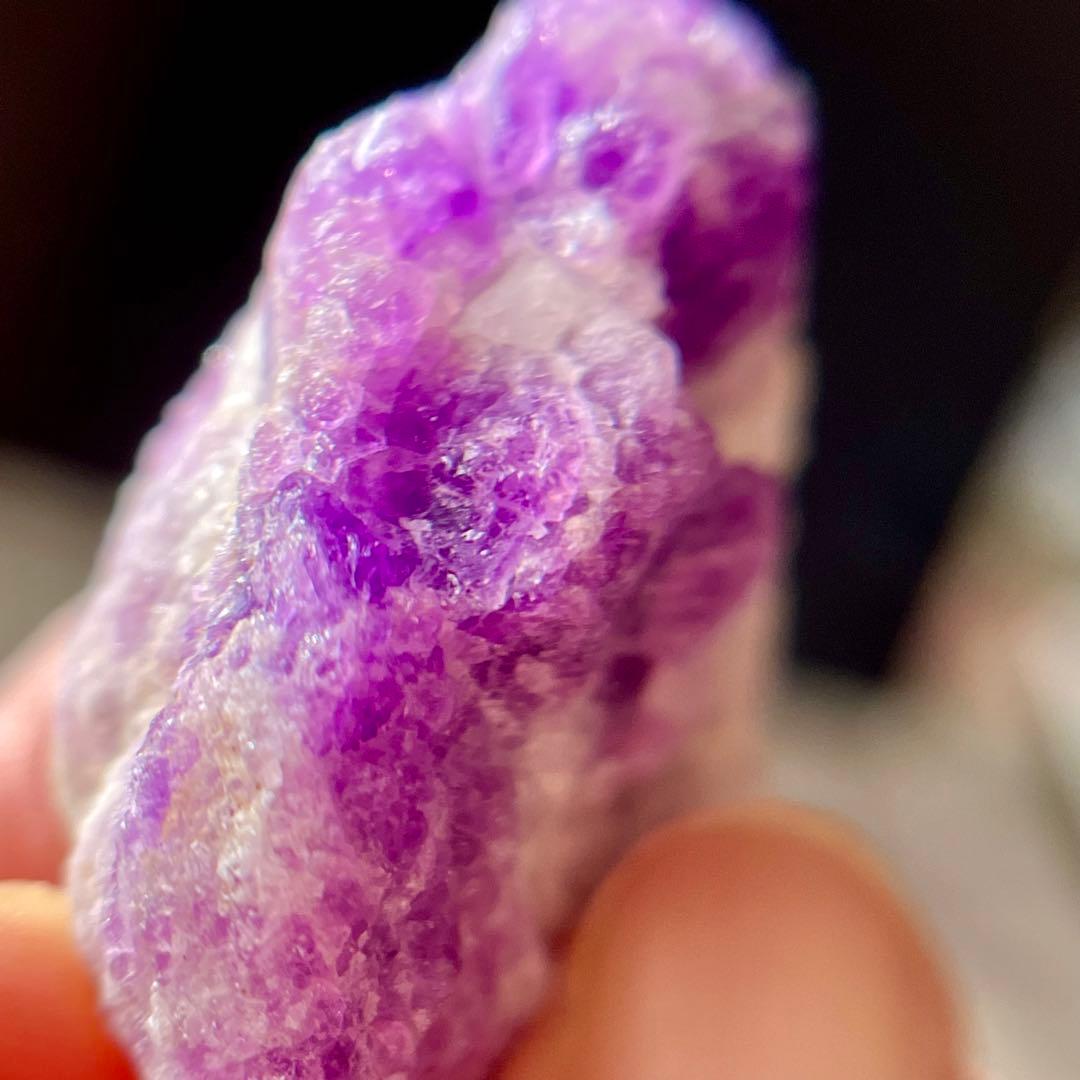 レア ハックマナイト 特大 105.45ct 未処理 蛍光 原石 天然石 鉱物