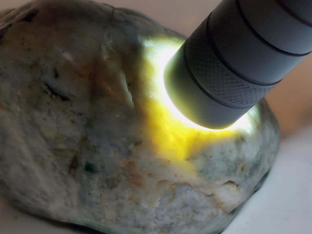 白灰緑 376g 翡翠 ヒスイ 原石 鑑賞石 自然石 誕生石 鉱物 鉱石 水石