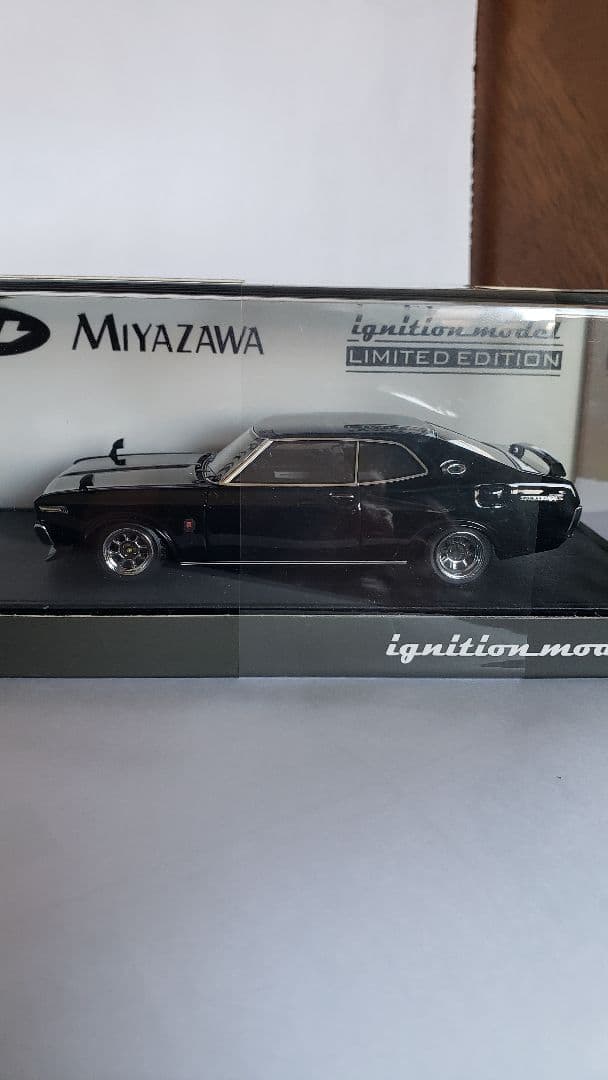 宮沢模型特注イグニッションモデル　ローレル2000SGX1/43