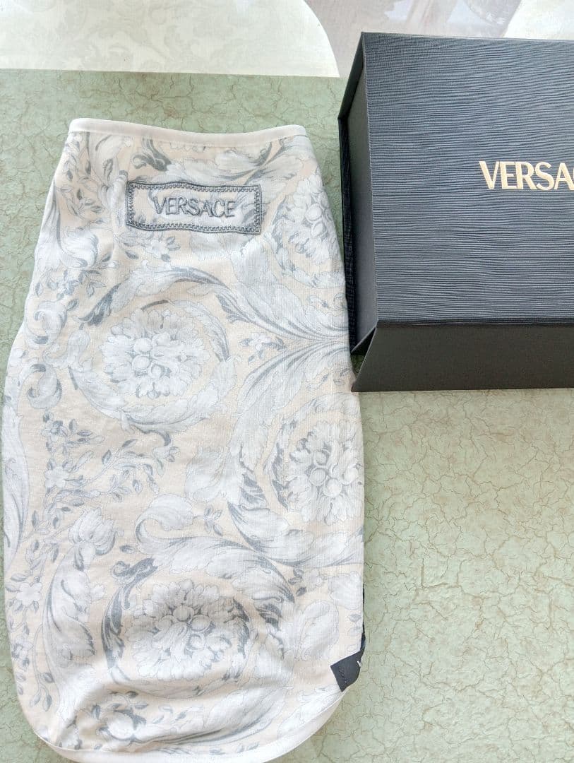 VERSACE 　ヴェルサーチ　花柄 　ペット服　犬服 新品タグ付き　L
