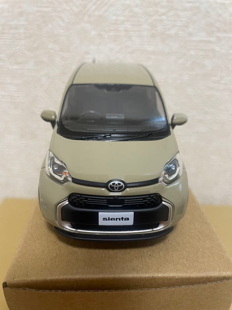 トヨタ シエンタ ミニカー ベージュ