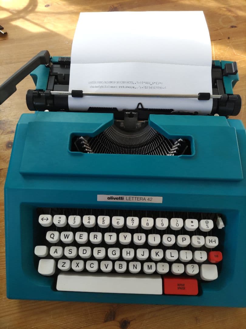 Olivetti Lettera 42 タイプライター