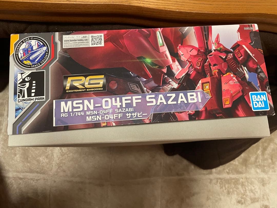 箱傷あり　RG MSN-04FF SAZABI サザビー　ガンプラ