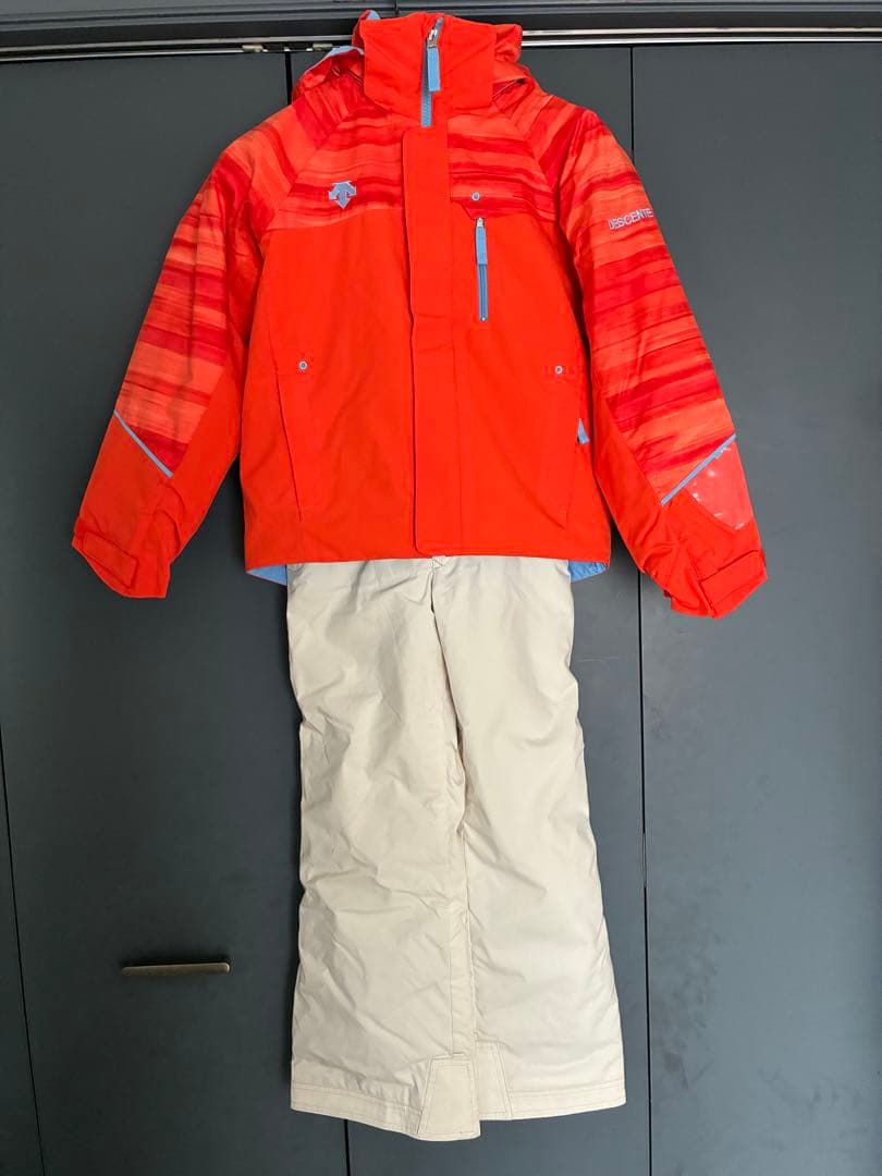 デサントのジュニア用スキーウェア140