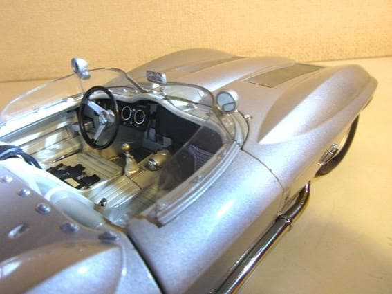 特価 AUTOart (1/18) コルベット Stingray Racer③