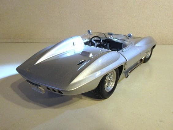 特価 AUTOart (1/18) コルベット Stingray Racer③