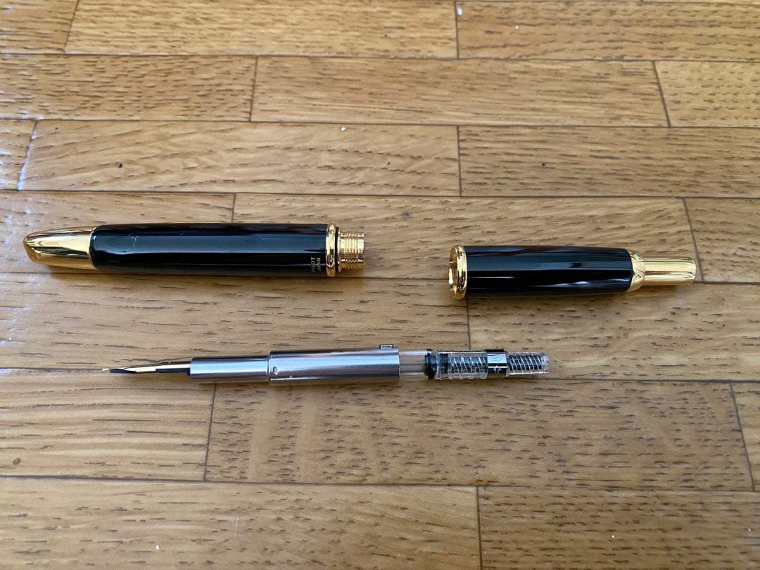 PILOT パイロット 万年筆 キャップレス　ブラック