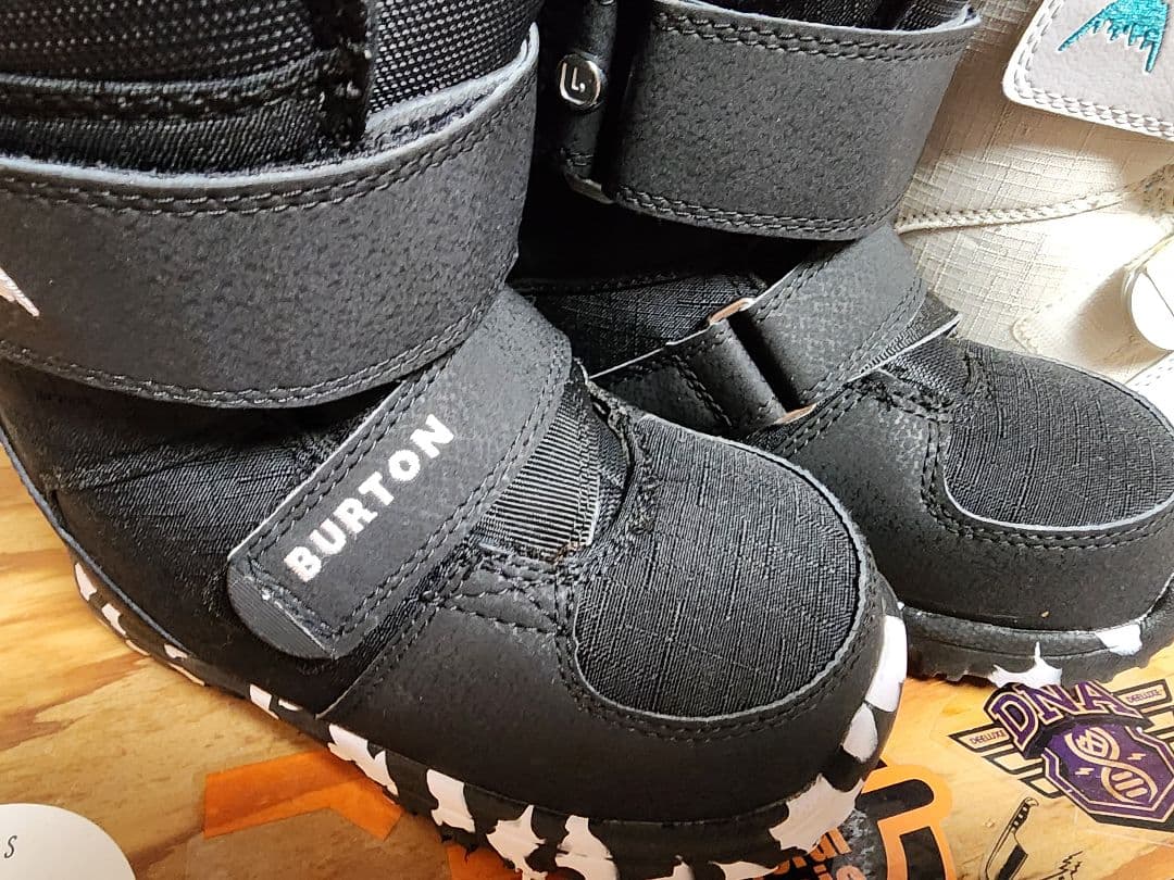 BURTON 子ども用スノーボードブーツ 黒と白　22-23モデル