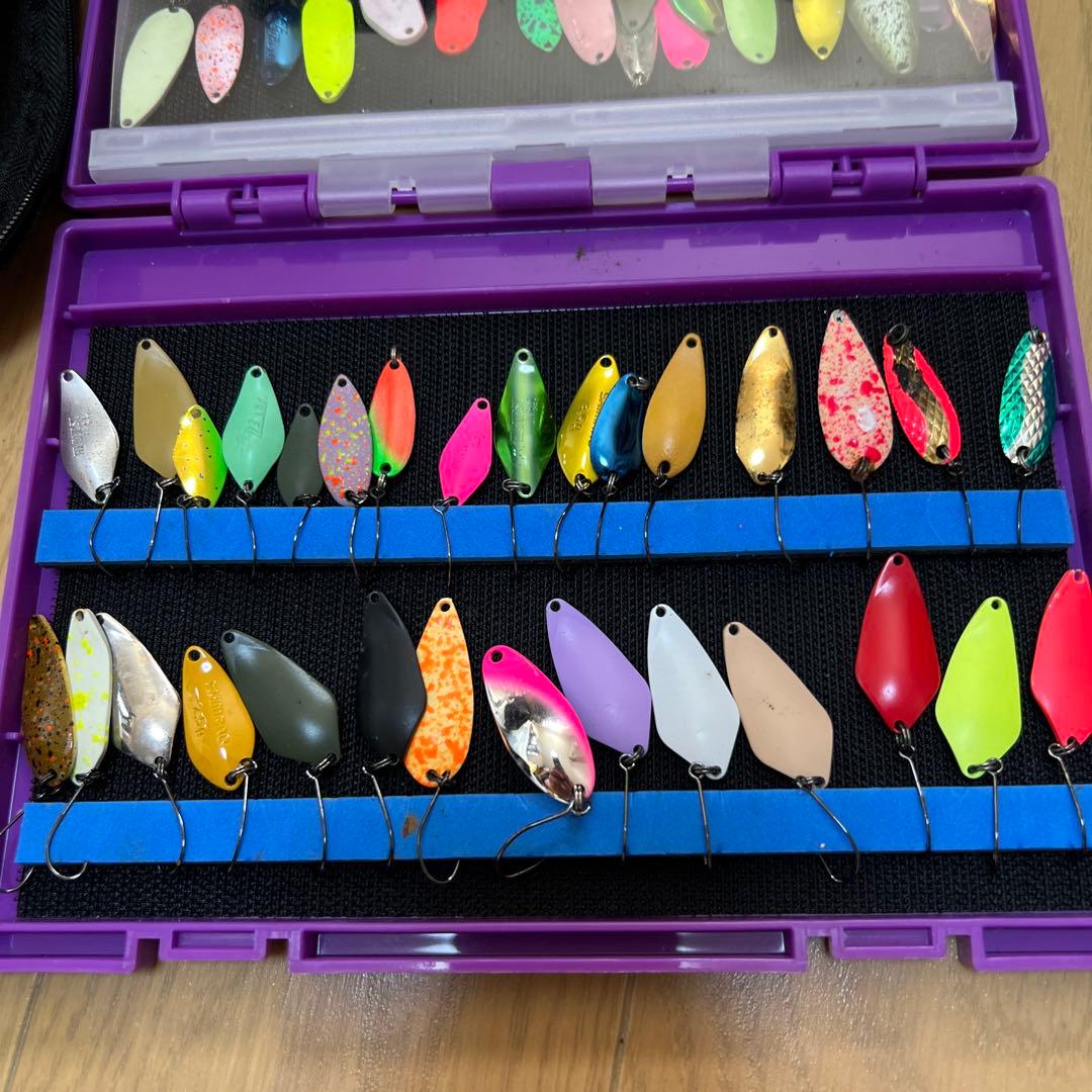 管釣り　スプーンルアーセット（多色・収納ケース付き）