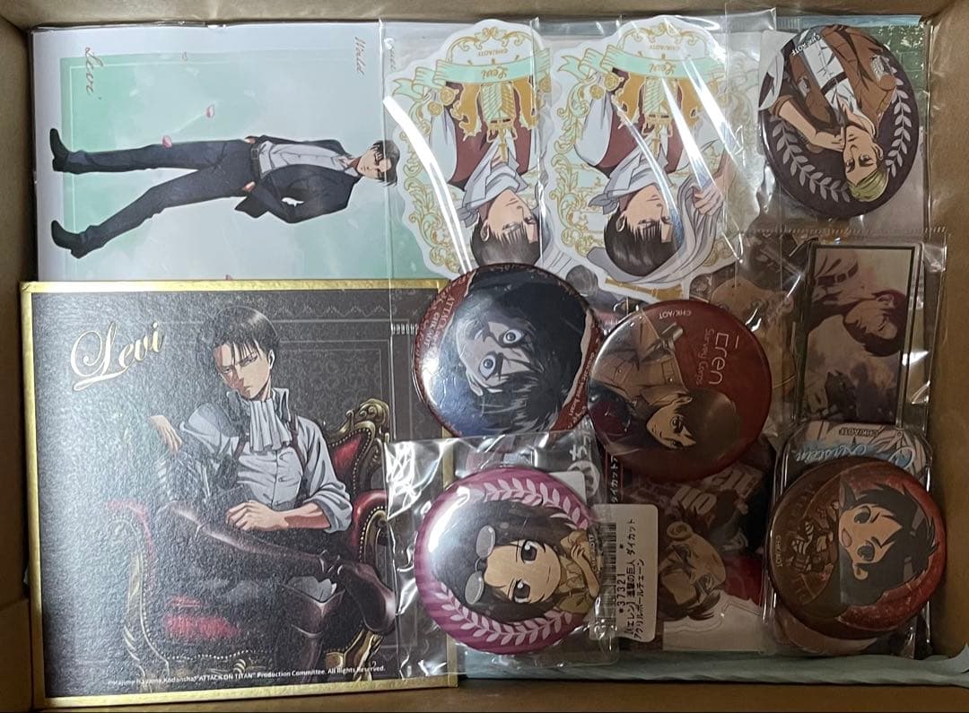 進撃の巨人 グッズ　まとめ売り　100個以上　一箱限定