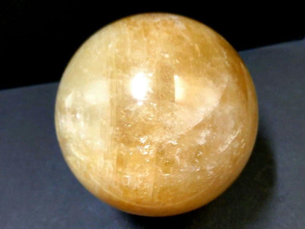 ハニーカルサイト　丸玉　スフィア　約1.4Kg　木製台座付き　③