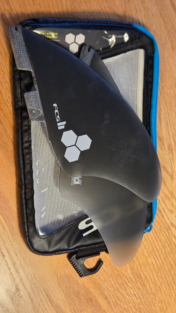 FCS II CIMid　サーフボードフィン ブラック ケース付き