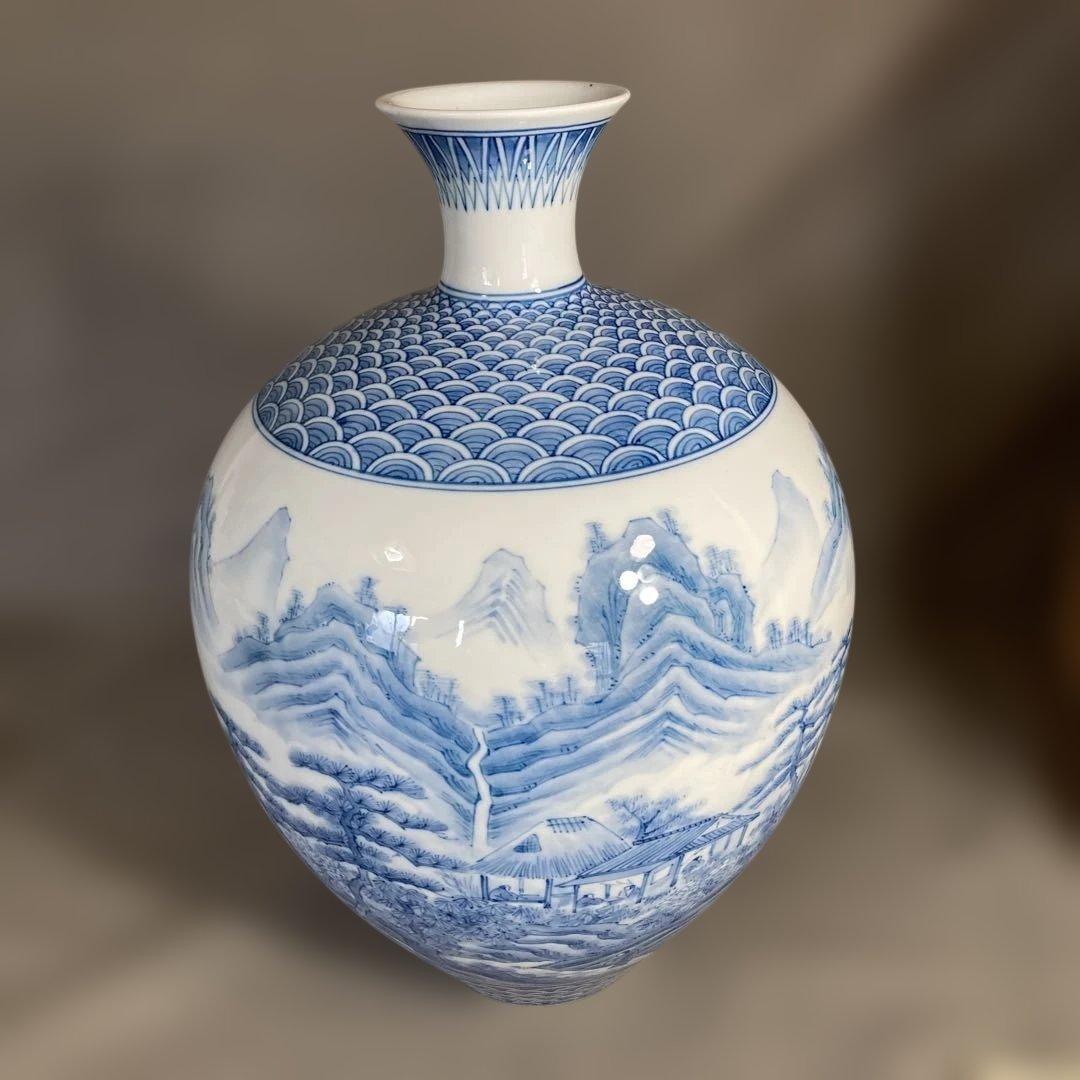 【中村清六】白磁の伝統　重要無形文化財　中村清六作　染付細密山水四海波文　花瓶