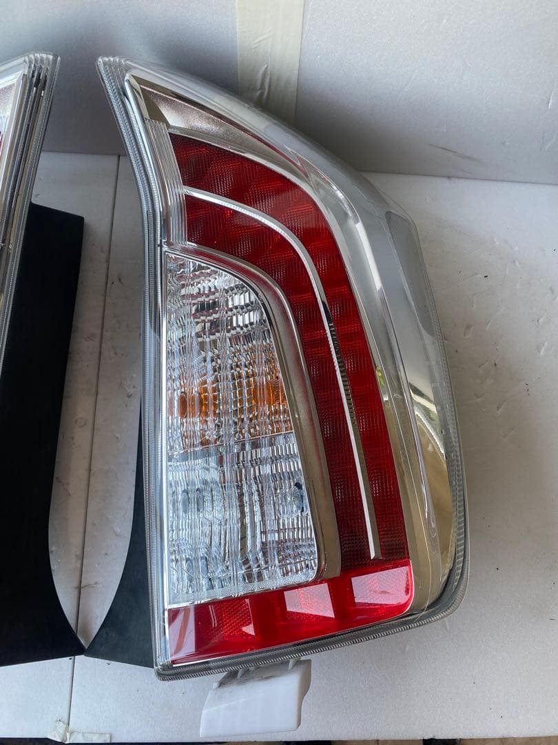 トヨタ プリウス 30系 後期 純正テールランプ 左右セット