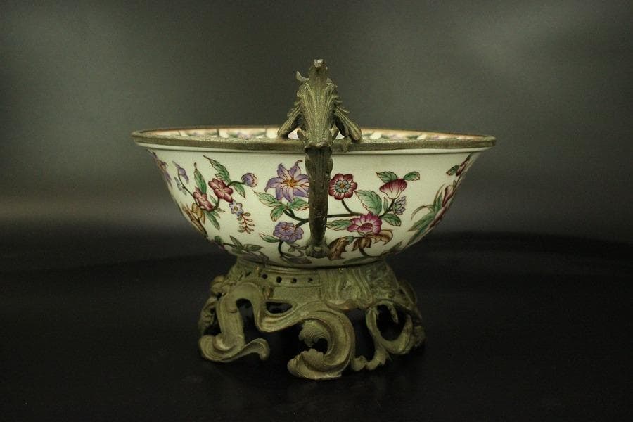 中国美術 色絵 ブロンズ 台 耳付 碗 34.3cmx24cm(LC603)