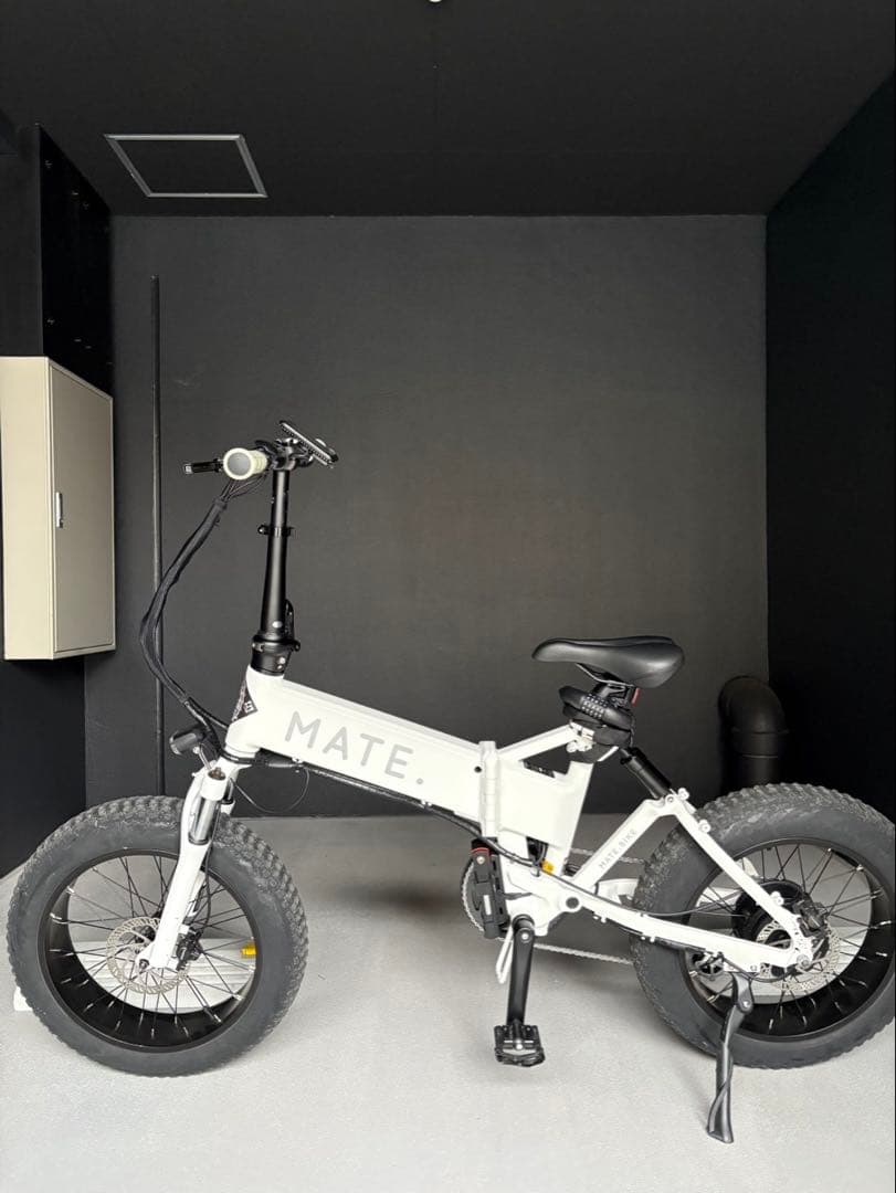 MATE X ホワイト 新古車 極上車