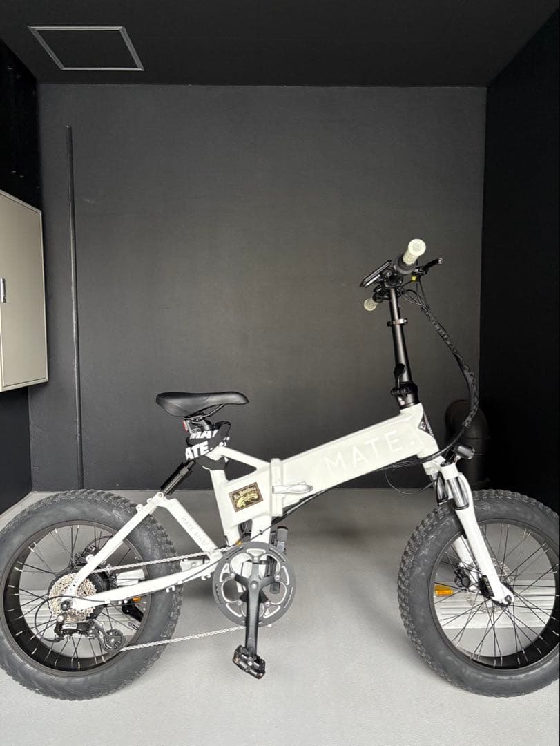 MATE X ホワイト 新古車 極上車