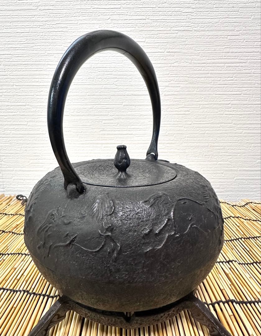 未使用品　南部伝統工芸士 及川寛治作　１３型姥口 馬　南部鉄瓶　南部鉄器　鉄瓶