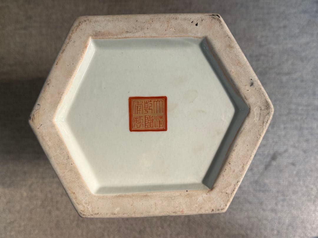 中国　大清乾隆年製銘　黒地粉彩龍鳳紋角瓶　右　高さ47.0cm 送料込み0106