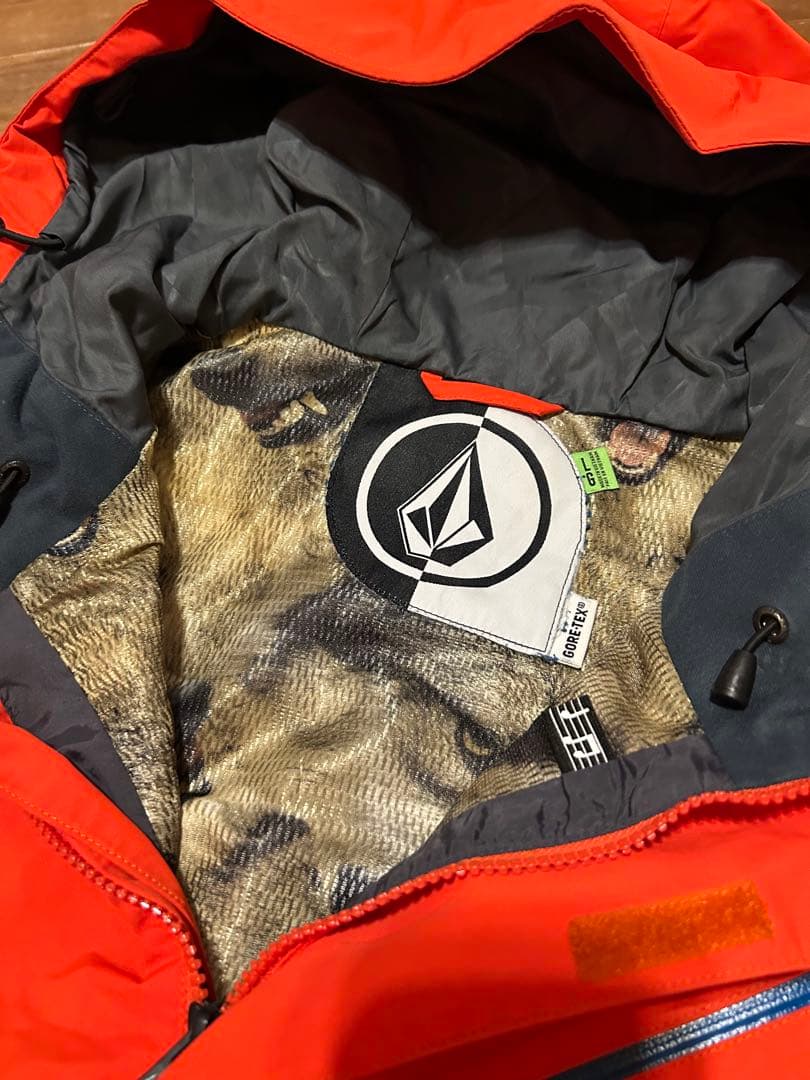 VOLCOM スノーボードジャケット オレンジ　サイズL 多機能
